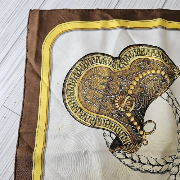 Hermès Paris Vintage Grand Apparat Silk Scarf 90 in Cream and Brown - Picture 2 of 16